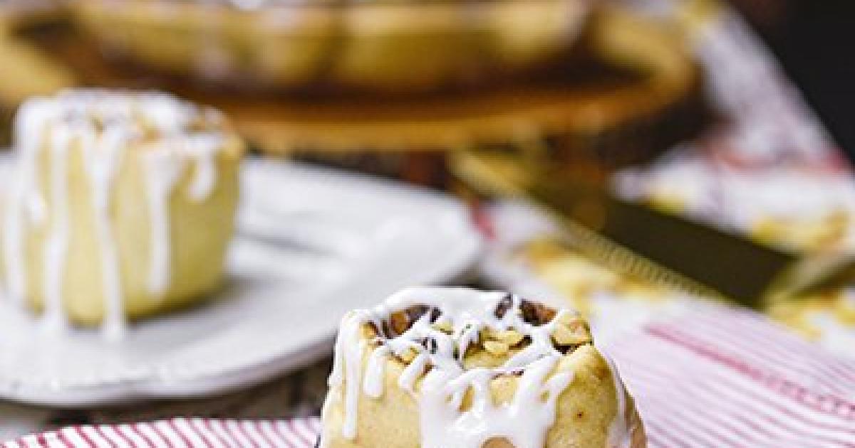 Colossal Chocolate Cinnamon Rolls NESTLÉ® TOLL HOUSE®